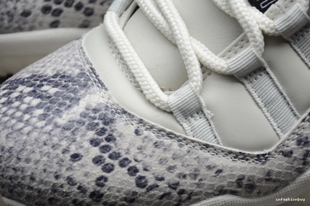 Jordan Light Bone Low CD6846-002 SE Snake 11 Air 0913